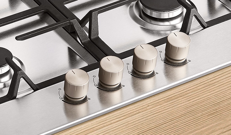 Immagine che mostra il dettaglio delle manopole del piano cottura.